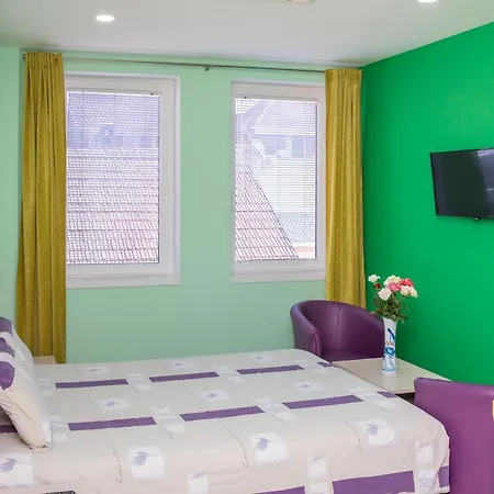 בית הארחה San 011 3*